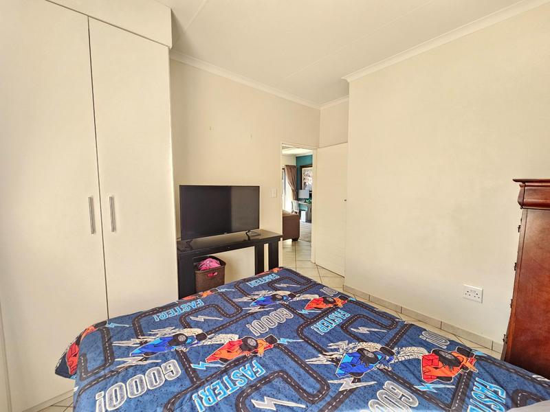 2 Bedroom Property for Sale in Helderkruin Gauteng