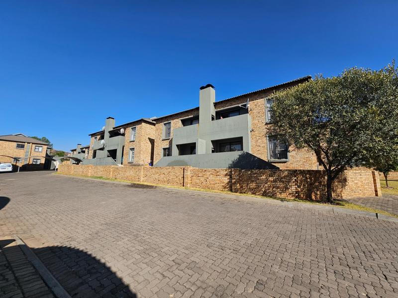 2 Bedroom Property for Sale in Helderkruin Gauteng