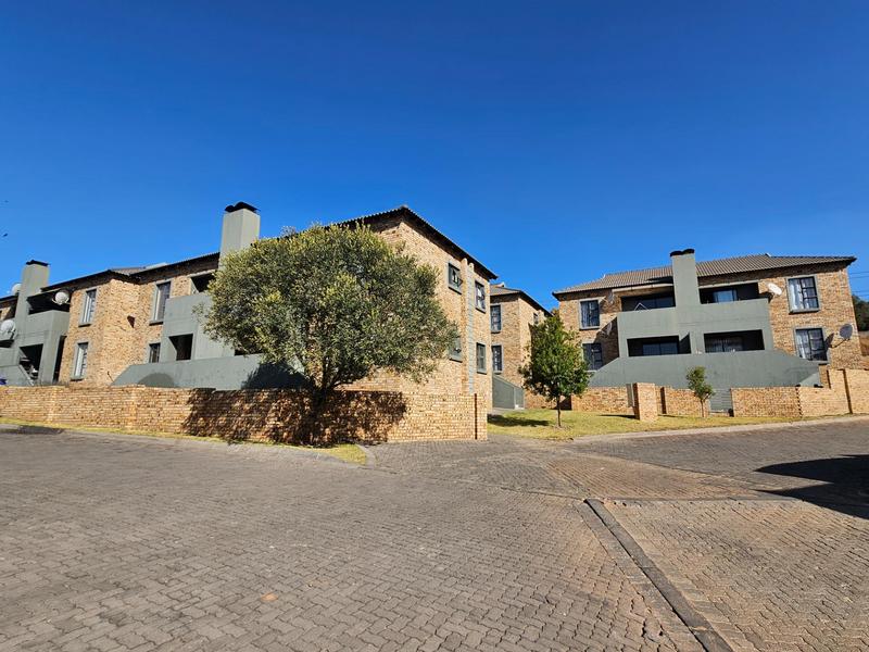 2 Bedroom Property for Sale in Helderkruin Gauteng