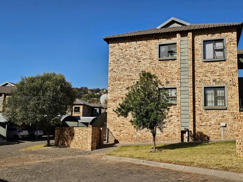 2 Bedroom Property for Sale in Helderkruin Gauteng