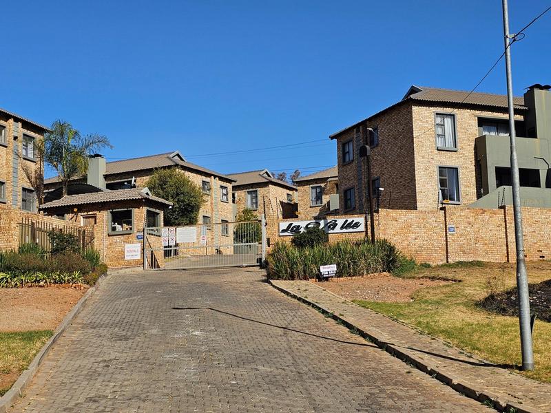 2 Bedroom Property for Sale in Helderkruin Gauteng