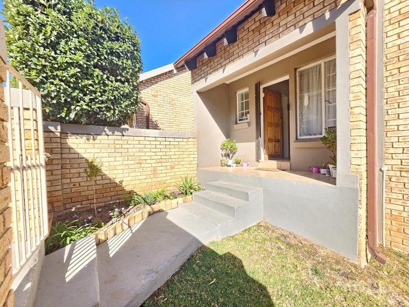 2 Bedroom Property for Sale in Wilgeheuwel Gauteng