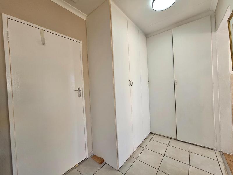 2 Bedroom Property for Sale in Wilgeheuwel Gauteng