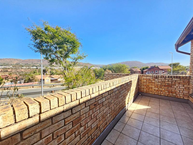 2 Bedroom Property for Sale in Wilgeheuwel Gauteng