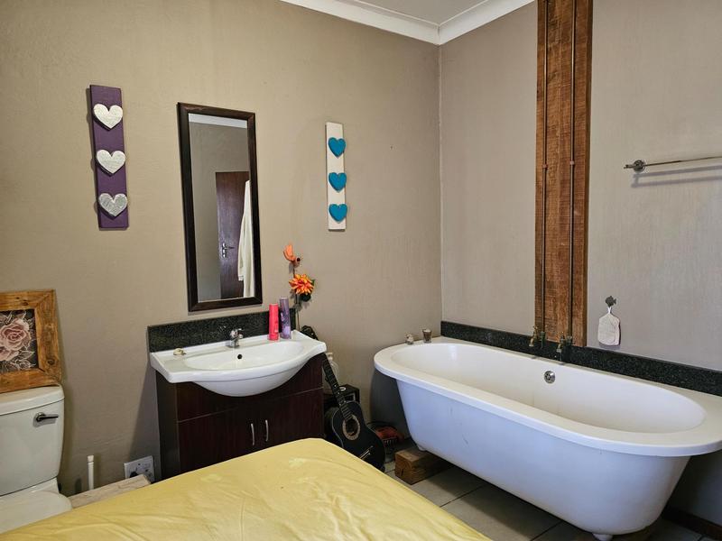 3 Bedroom Property for Sale in Zonnehoewe A H Gauteng