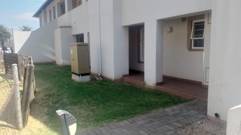 2 Bedroom Property for Sale in Aureus Gauteng