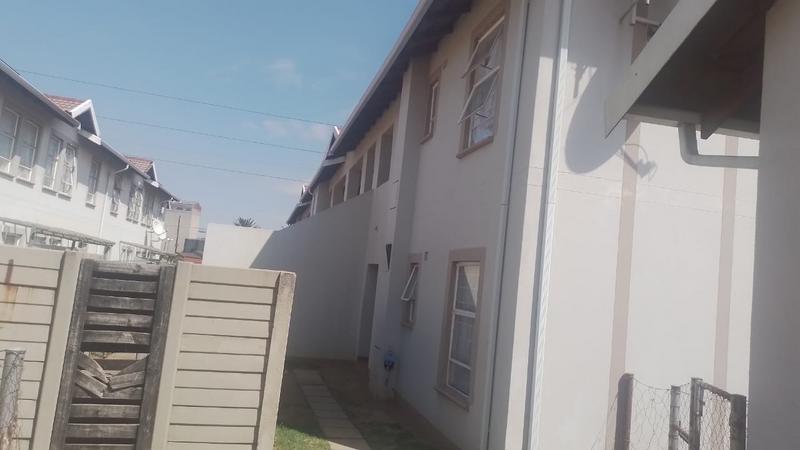 2 Bedroom Property for Sale in Aureus Gauteng