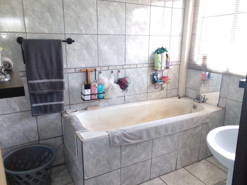 3 Bedroom Property for Sale in Louisrus Gauteng