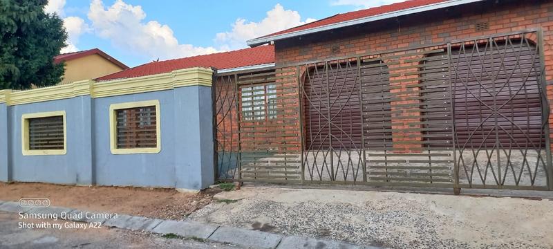 3 Bedroom Property for Sale in Diepkloof Zone 5 Gauteng