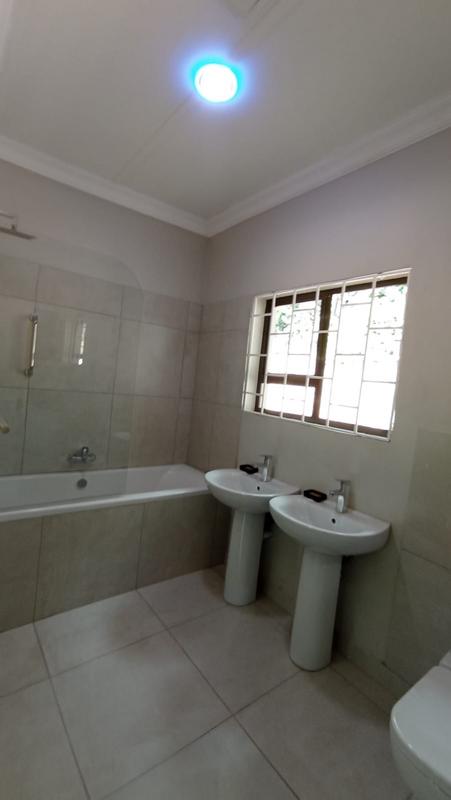 To Let 3 Bedroom Property for Rent in Eldoraigne Gauteng