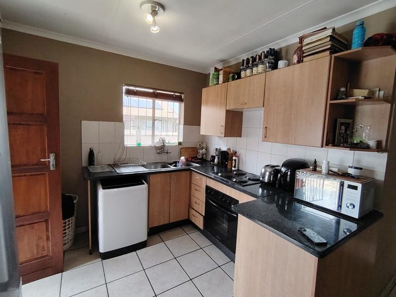 2 Bedroom Property for Sale in Rooihuiskraal North Gauteng