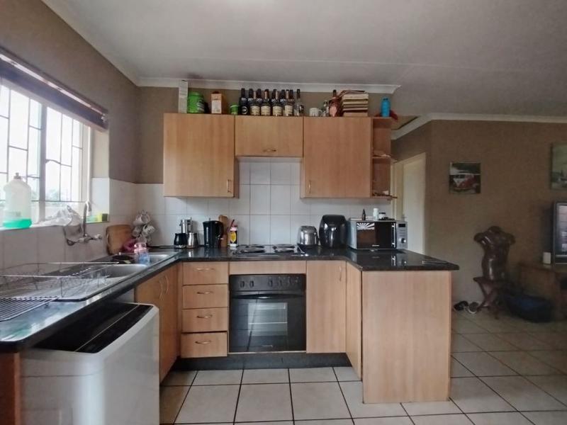 2 Bedroom Property for Sale in Rooihuiskraal North Gauteng