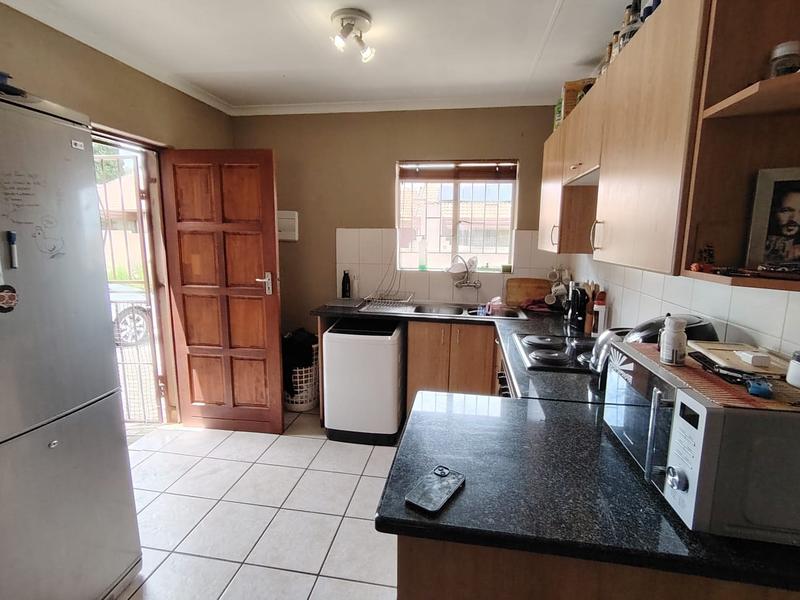 2 Bedroom Property for Sale in Rooihuiskraal North Gauteng