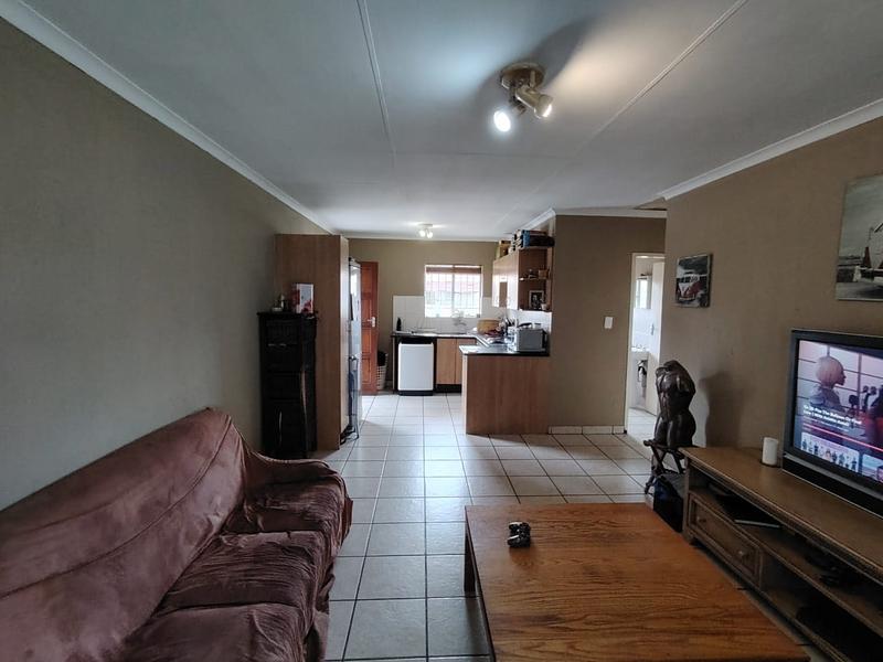 2 Bedroom Property for Sale in Rooihuiskraal North Gauteng