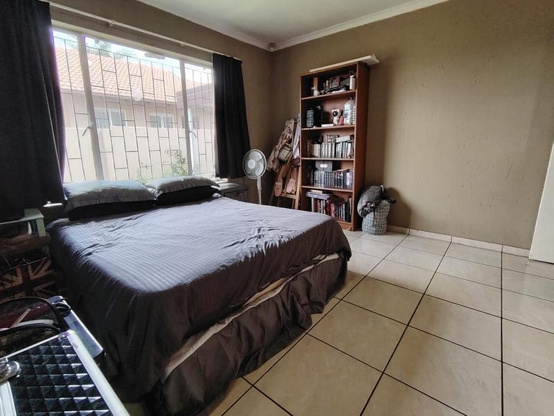 2 Bedroom Property for Sale in Rooihuiskraal North Gauteng