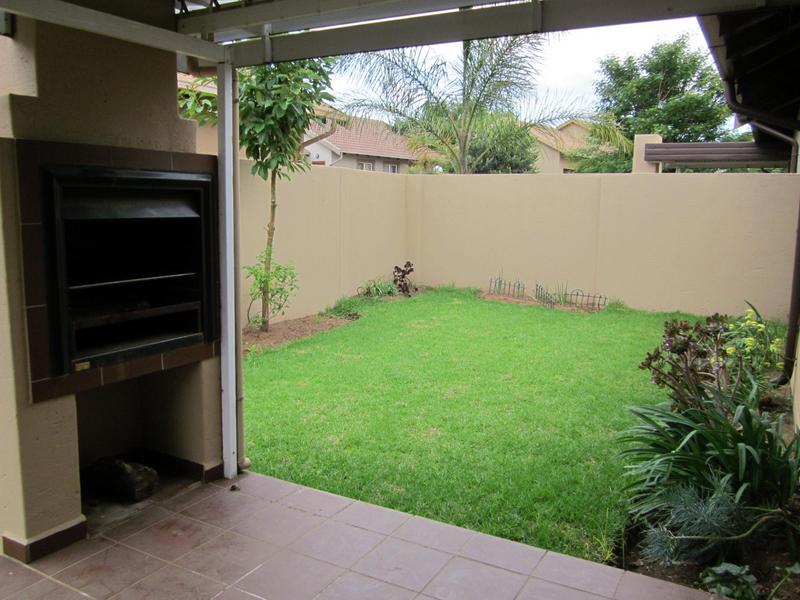 2 Bedroom Property for Sale in Rooihuiskraal North Gauteng