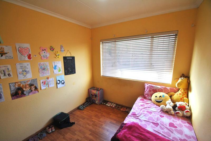 2 Bedroom Property for Sale in Mulbarton Gauteng