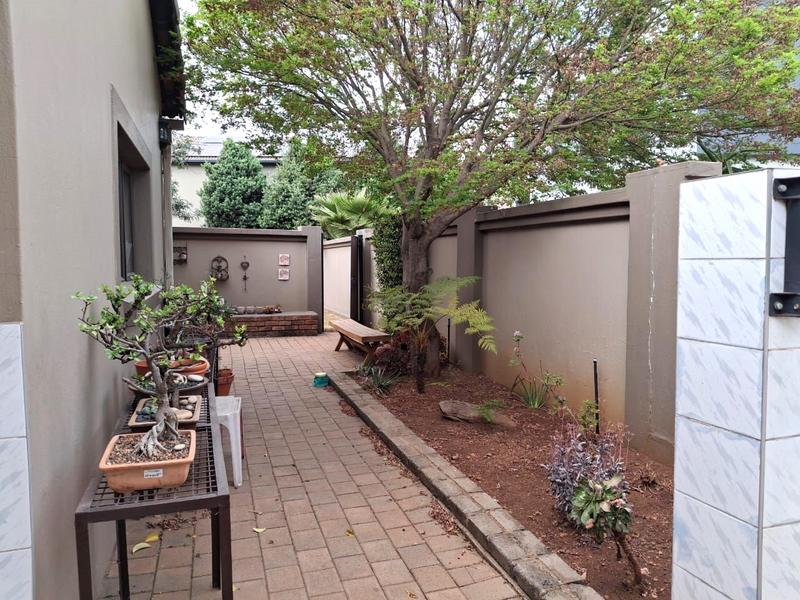 To Let 3 Bedroom Property for Rent in Midstream Estate Gauteng