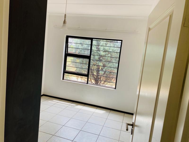 To Let 2 Bedroom Property for Rent in North Riding Gauteng