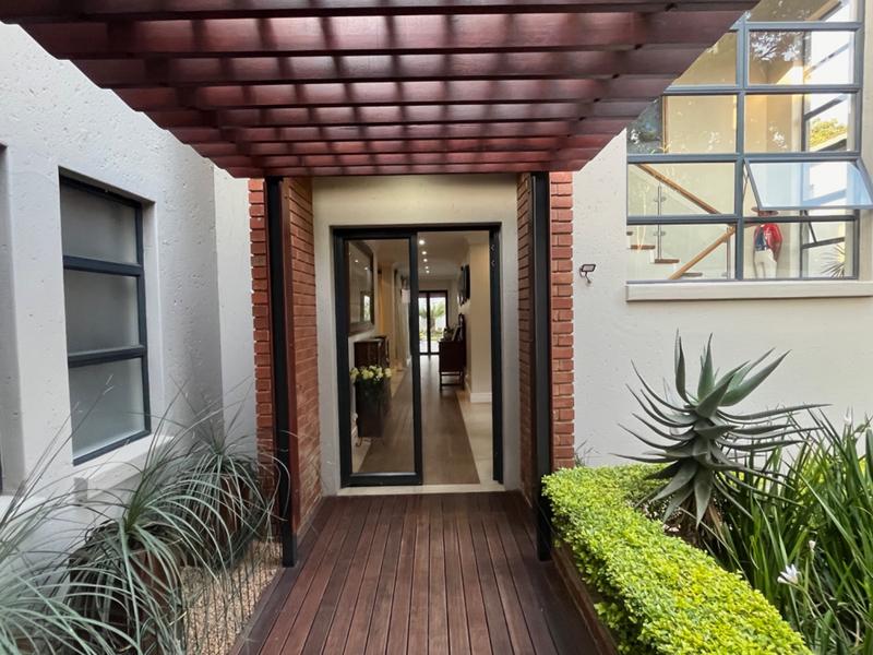 To Let 4 Bedroom Property for Rent in Waterkloof Ridge Gauteng