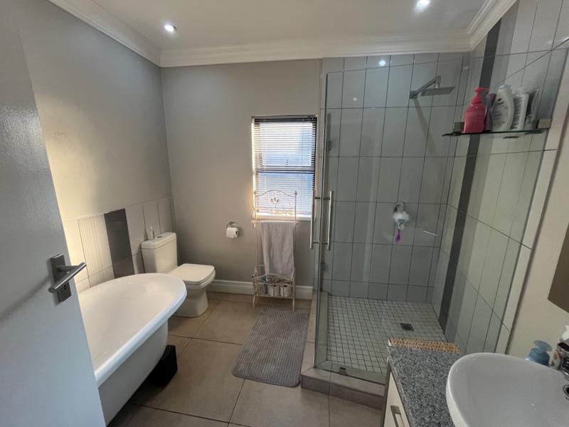 To Let 4 Bedroom Property for Rent in Waterkloof Ridge Gauteng