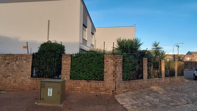 4 Bedroom Property for Sale in Lenasia Ext 9 Gauteng