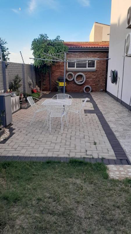 4 Bedroom Property for Sale in Lenasia Ext 9 Gauteng