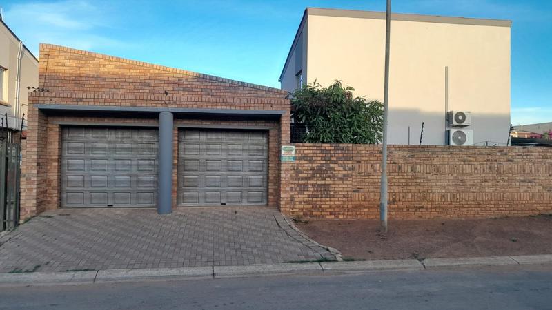 4 Bedroom Property for Sale in Lenasia Ext 9 Gauteng