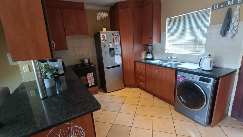 2 Bedroom Property for Sale in Annlin Gauteng