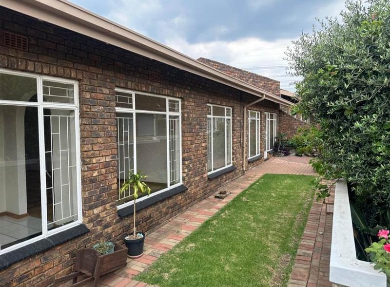 To Let 3 Bedroom Property for Rent in Van Riebeeck Park Gauteng