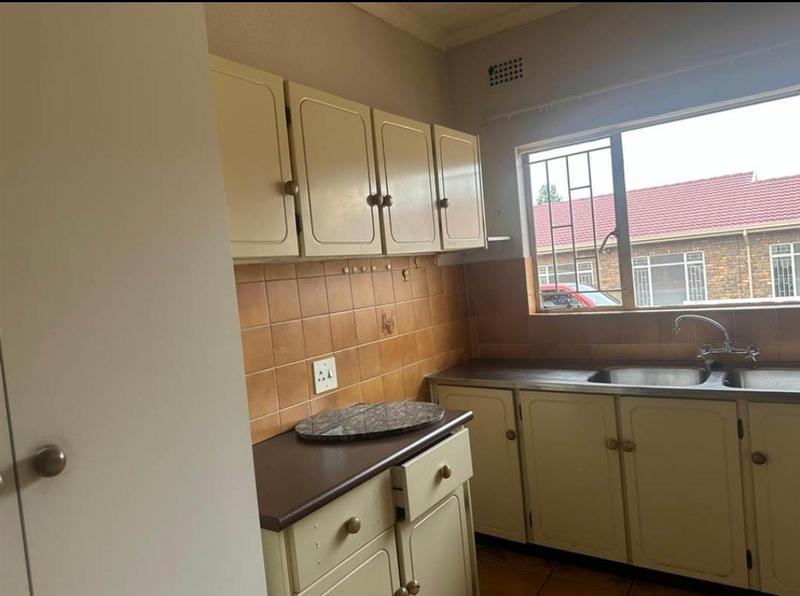 To Let 3 Bedroom Property for Rent in Van Riebeeck Park Gauteng