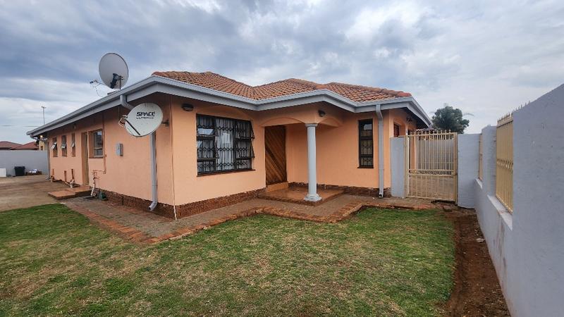 3 Bedroom Property for Sale in Vosloorus Ext 13 Gauteng