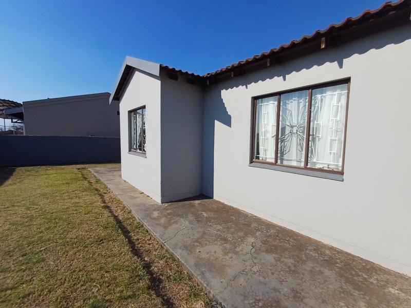 To Let 3 Bedroom Property for Rent in Tokoza Gauteng