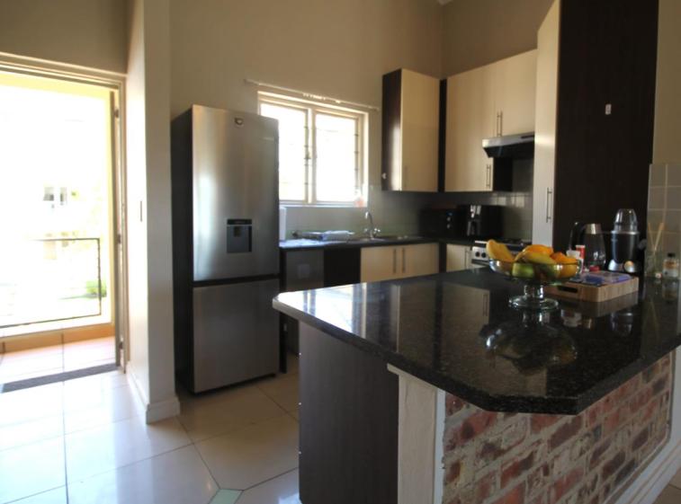 To Let 2 Bedroom Property for Rent in Parktown North Gauteng