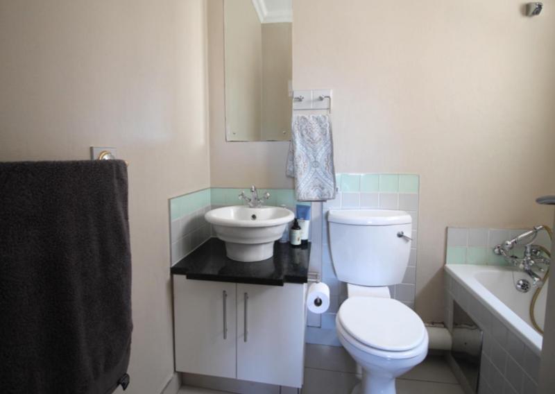 To Let 2 Bedroom Property for Rent in Parktown North Gauteng