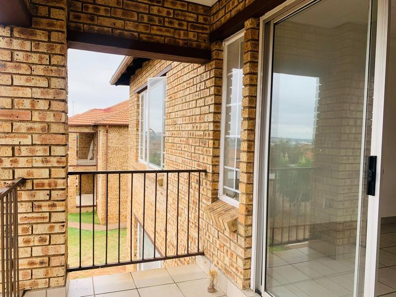 To Let 2 Bedroom Property for Rent in Erand Gardens Gauteng