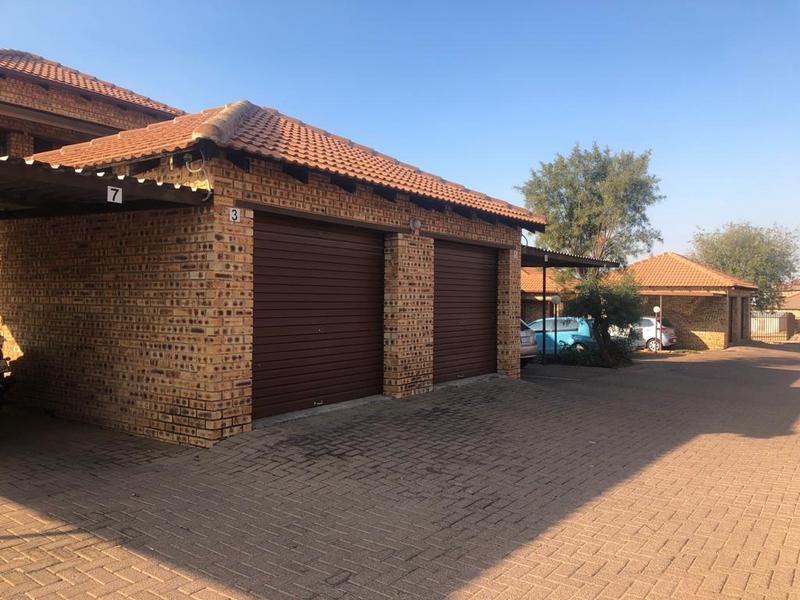 To Let 2 Bedroom Property for Rent in Erand Gardens Gauteng