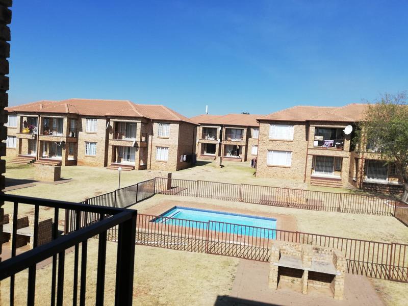 To Let 2 Bedroom Property for Rent in Erand Gardens Gauteng