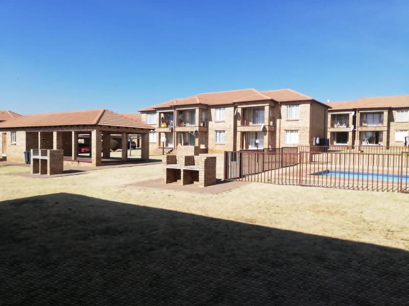 To Let 2 Bedroom Property for Rent in Erand Gardens Gauteng