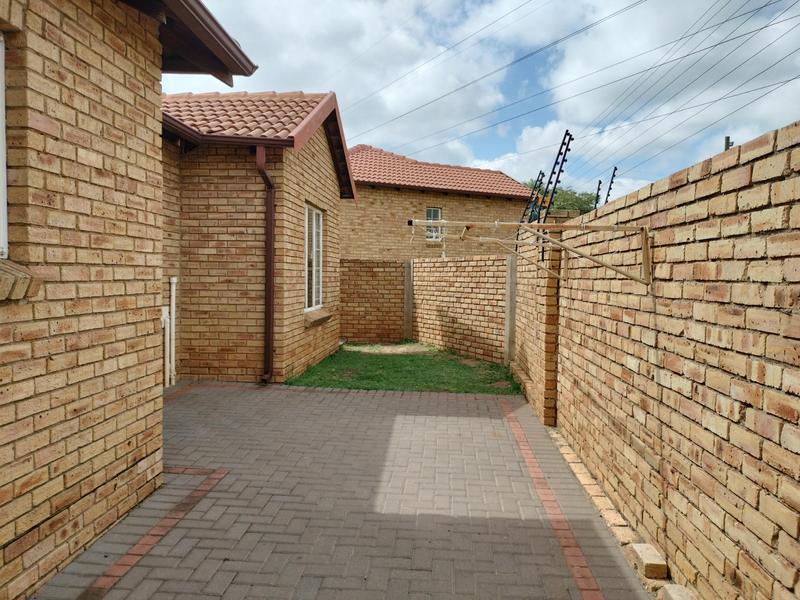 3 Bedroom Property for Sale in Kosmosdal Gauteng