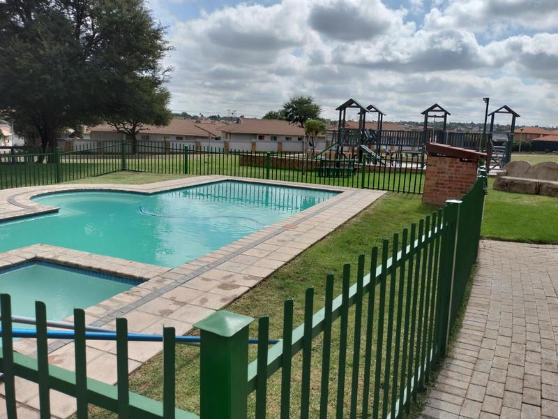 3 Bedroom Property for Sale in Kosmosdal Gauteng