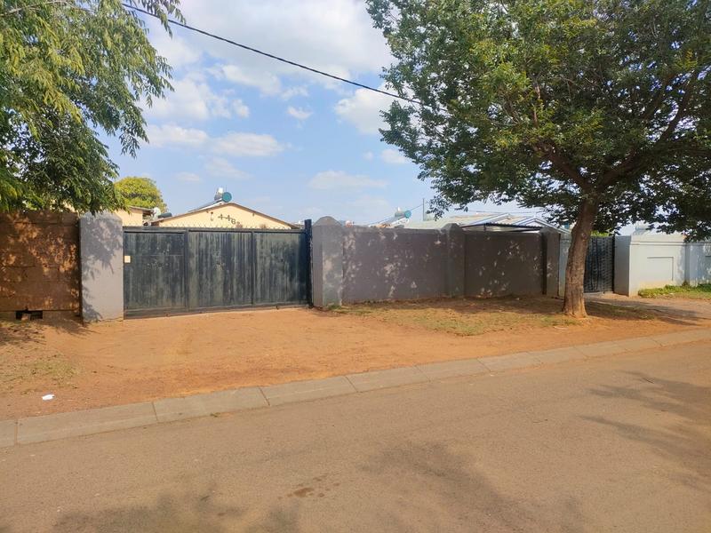 1 Bedroom Property for Sale in Tshepisong Gauteng