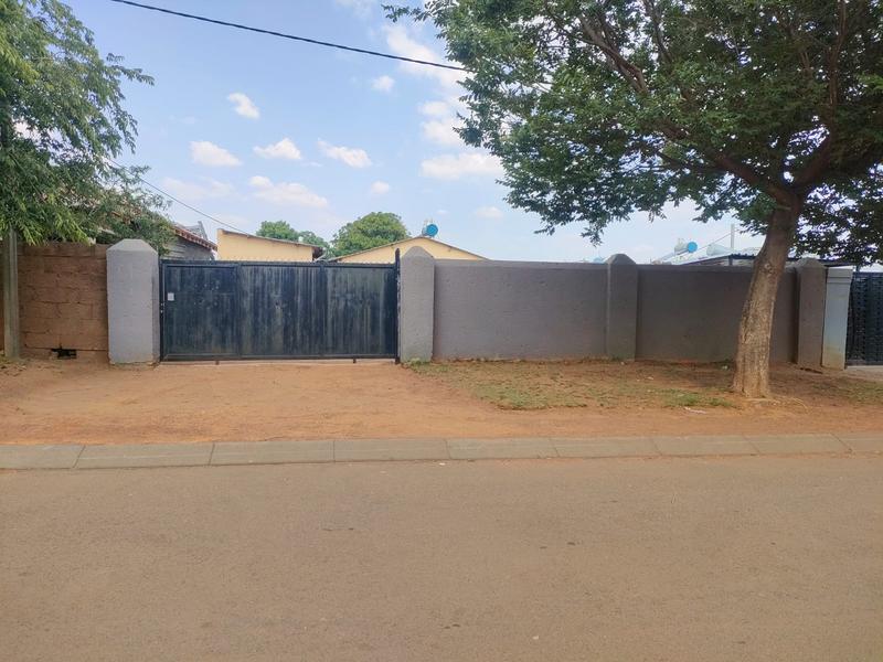 1 Bedroom Property for Sale in Tshepisong Gauteng