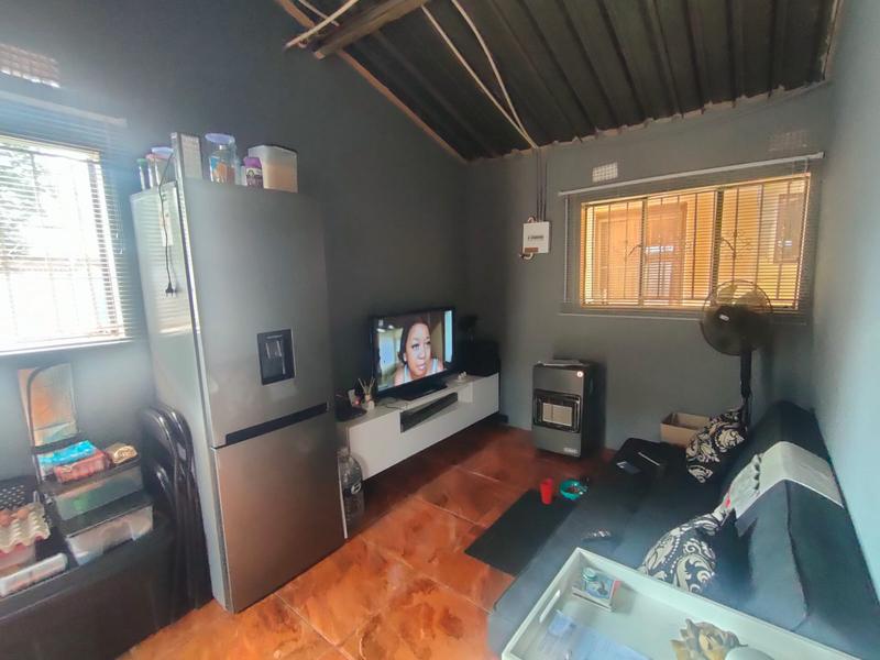 1 Bedroom Property for Sale in Tshepisong Gauteng