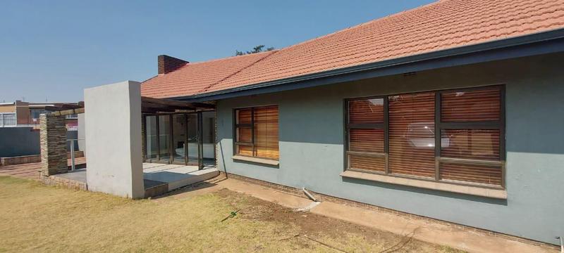 To Let 3 Bedroom Property for Rent in Birchleigh Gauteng