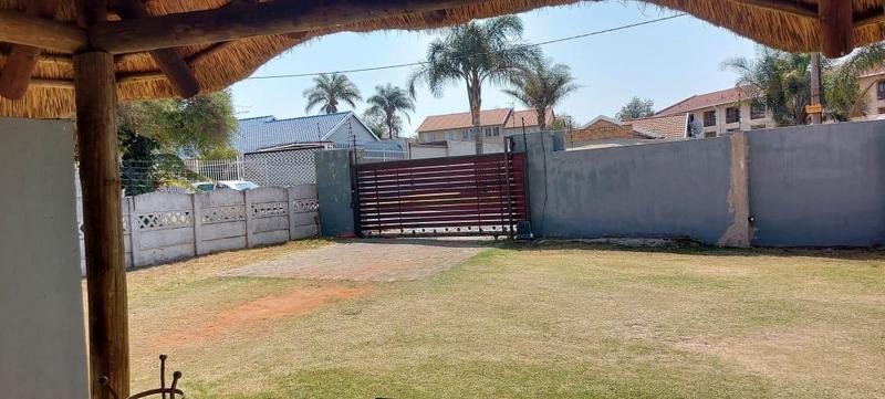 To Let 3 Bedroom Property for Rent in Birchleigh Gauteng