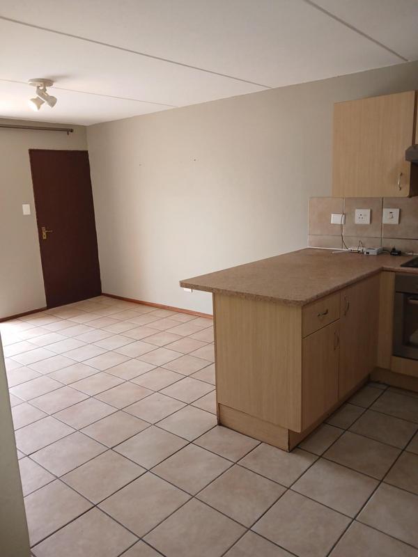 To Let 2 Bedroom Property for Rent in Noordhang Gauteng