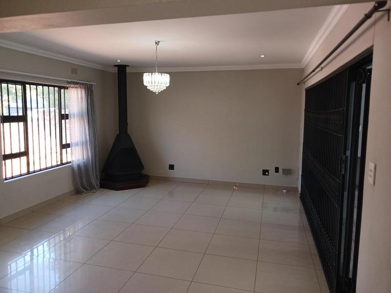 To Let 4 Bedroom Property for Rent in Weltevreden Park Gauteng