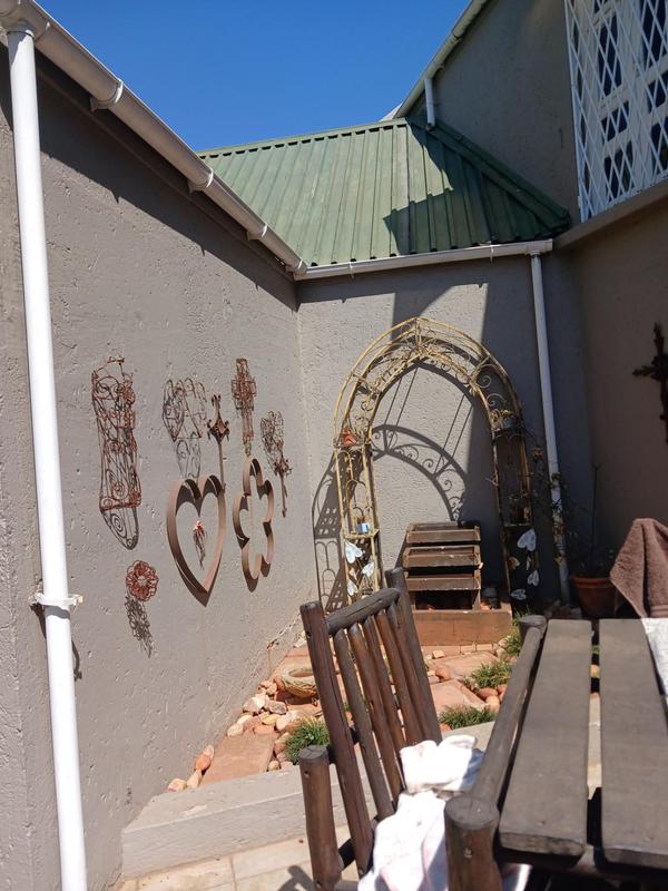 To Let 2 Bedroom Property for Rent in Weltevreden Park Gauteng