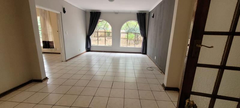 6 Bedroom Property for Sale in Brackenhurst Gauteng